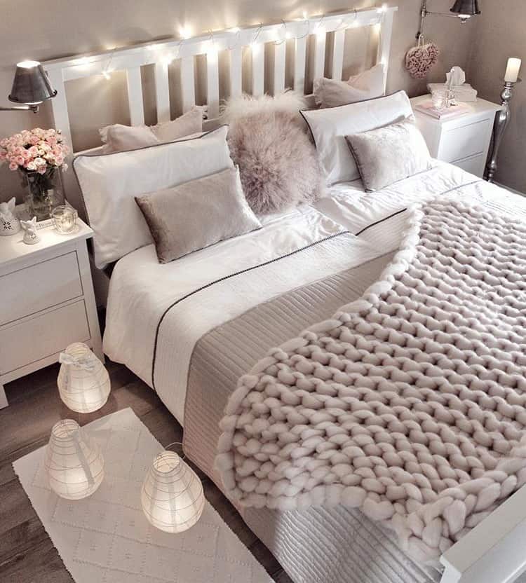 Small bedroom decorating ideas with faux fur, pillows, tapestries