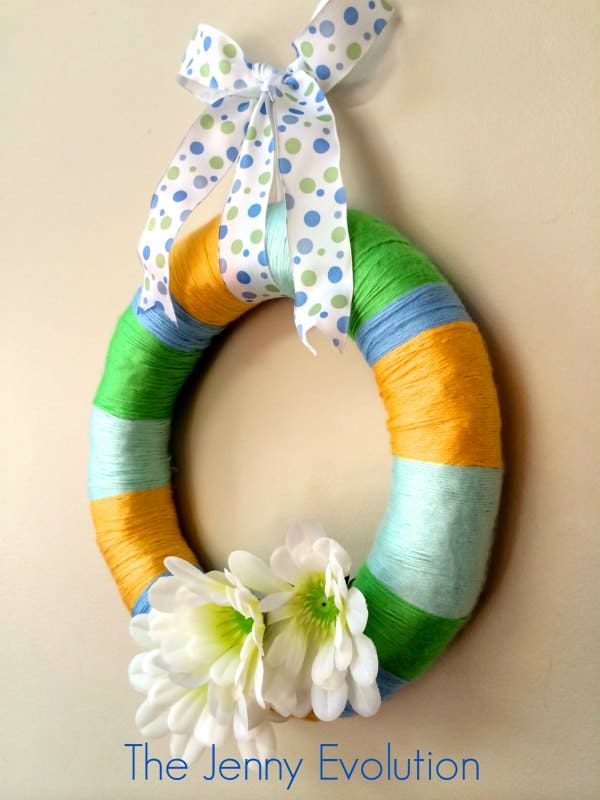 Easy-DIY-spring-yarn-wreath - Hairs Out of Place