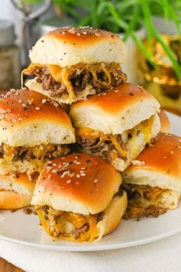 Cheeseburger Sliders with Hawaiian Rolls