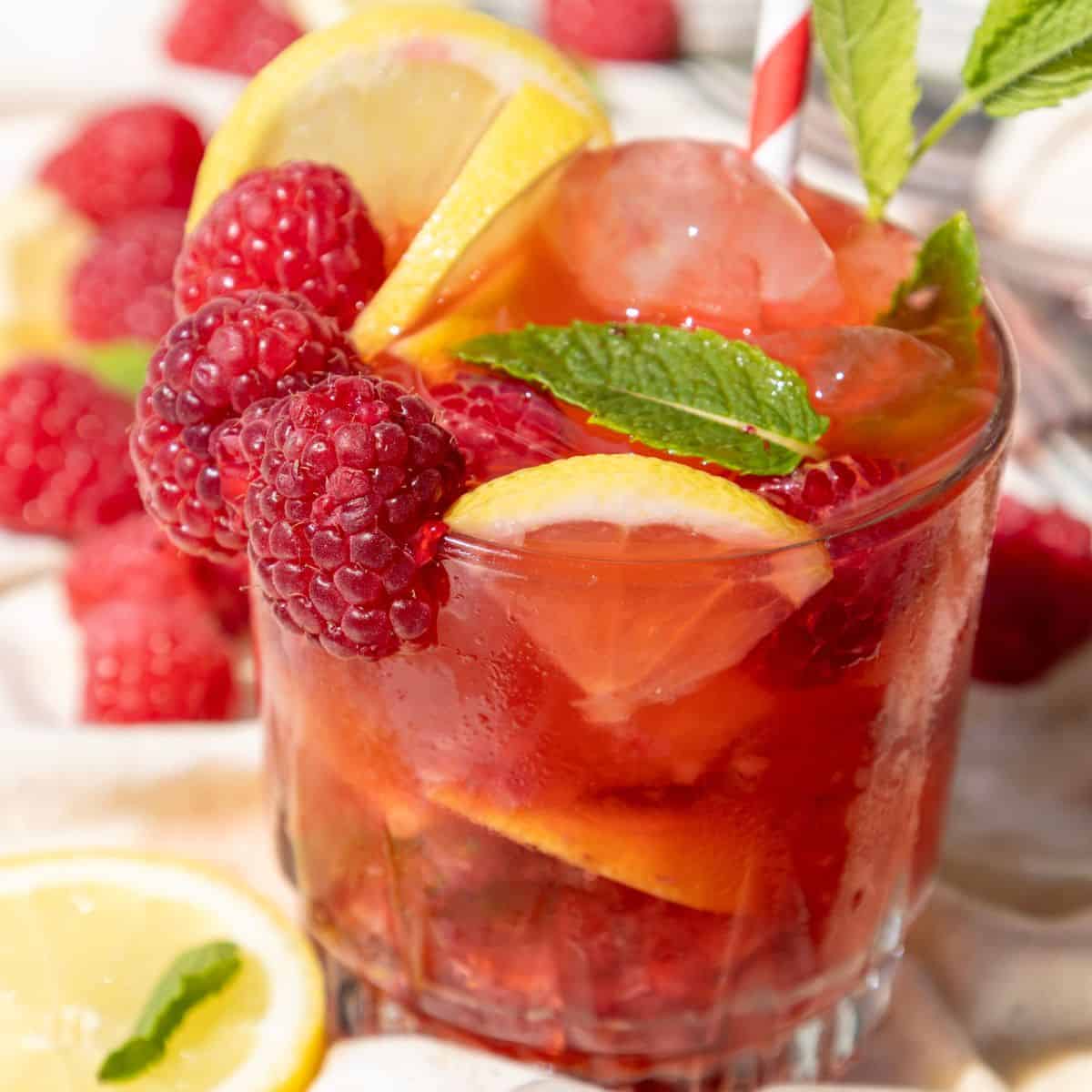 Easy Raspberry Mojito Mocktail