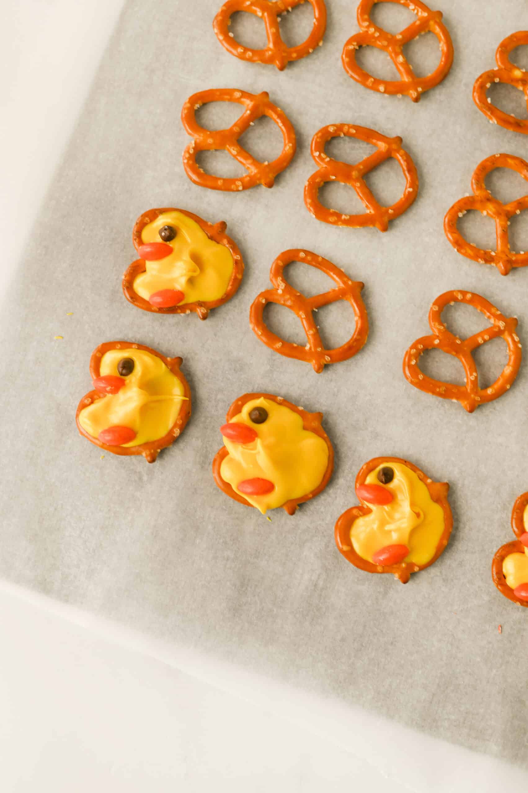 Easy Easter Pretzels (White Chocolate Chicks)