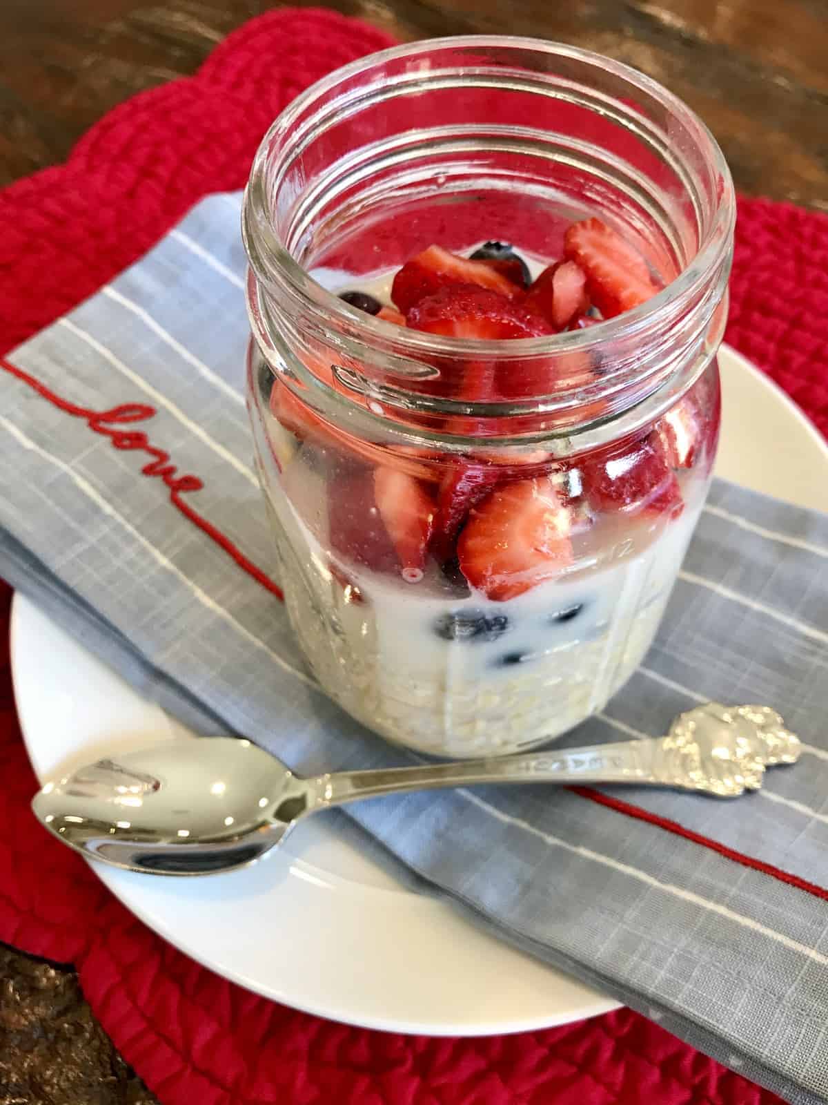 5-Ingredient Red, White and Blue Overnight Oats